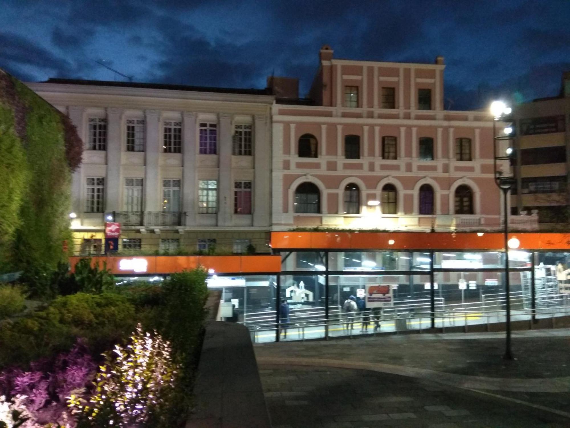 Hostal Mediodia Hostel Quito Exterior photo