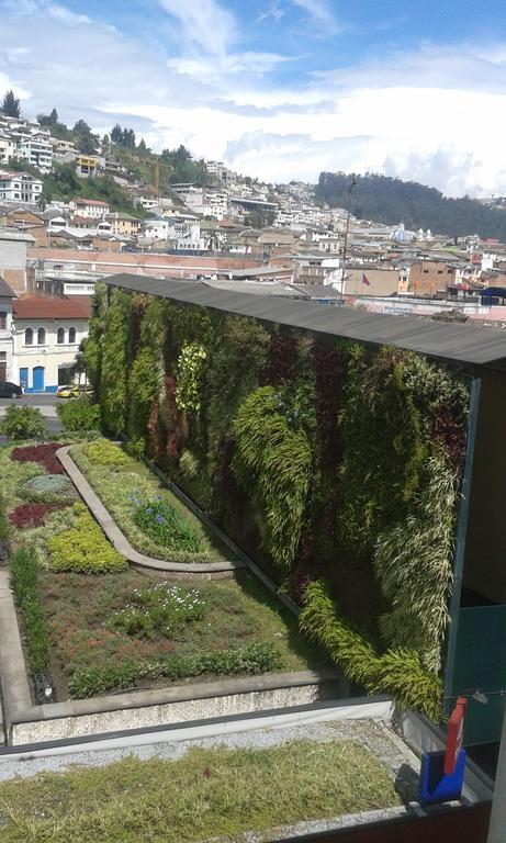 Hostal Mediodia Quito Exterior photo